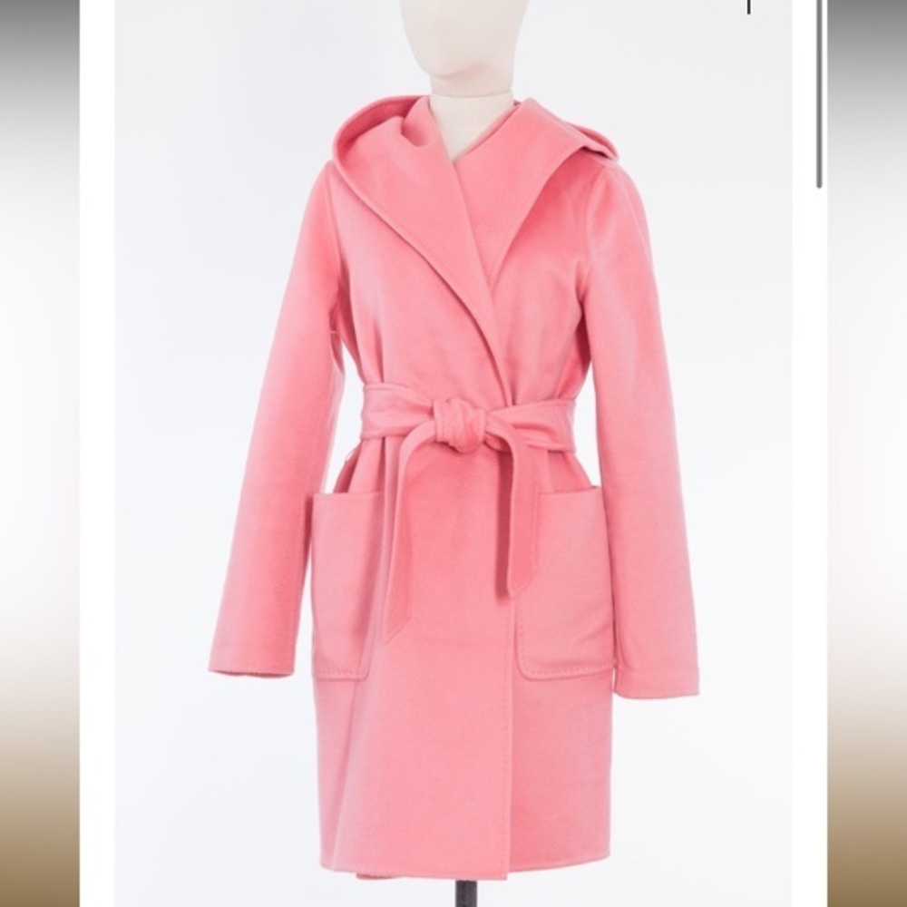 MaxMara Pink 100 cashmere  woman’s coat - size 4 . Does not come with belt